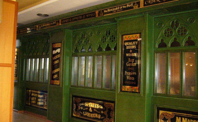 DECORACION-PUB-IRLANDES-HOTELES-MELIA-DECORETRO-650x400