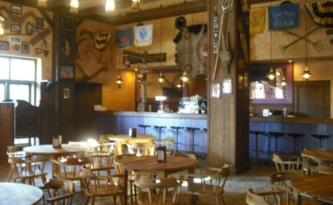 DECORETRO-decoración-tematica-parque-de-ocio-tematico-Port-Aventura-en-Salou-Barcelona-España-Bar-Western-Far-West-foto-10-650x400