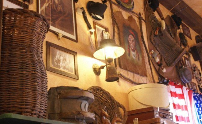 DECORETRO-decoración-tematica-parque-de-ocio-tematico-Port-Aventura-en-Salou-Barcelona-España-Bar-Western-Far-West-foto-17-650x400