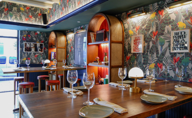 Decoretro-RedRooster-miami-1-650x400