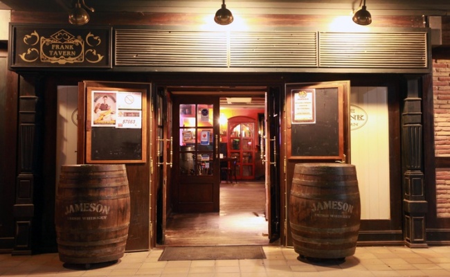 FRANK-TAVERN-DECORETROjpg-650x400