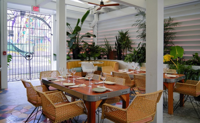 RedRooster-decoretro-miami-restaurant-1-650x400